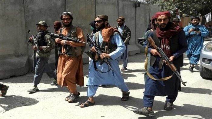 طالبان به جنگ مصادیق ترویج فساد رفت و یو اس بی های حاوی موسیقی را نابود کرد!
