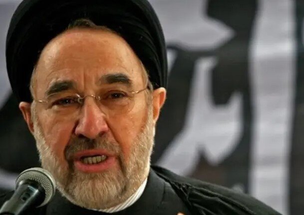 کیهان خطاب به خاتمی: مواضع تان در مقابل دیدگاههای امام است/ روی هرچه دیکتاتور را سفید کردی