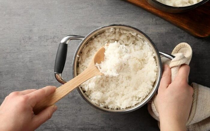 علائم مسمومیت برنج مانده چیست؟