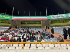 حضور تماشاگران زن ایرانی و روس در ورزشگاه آزادی